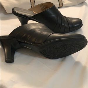 Croft & Barrow Genuine Leather Clogs - Size 9M